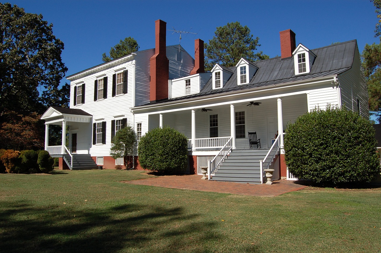 family-home-858640_1280